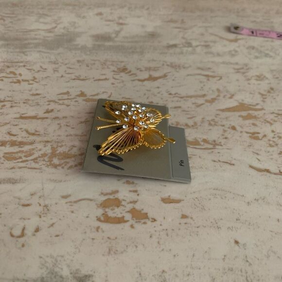 Vintage monet Butterfly pin - Picture 5 of 7